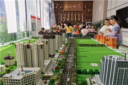 明湖中学佛山小区三室两厅一卫送储藏室送车位证满5年